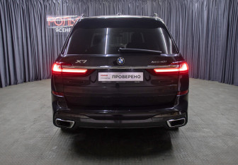 Подержанный автомобиль BMW X7 2019 года (6 фото)