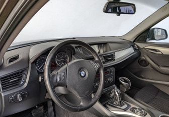 Подержанный автомобиль BMW X1 2014 года (15 фото)