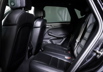 Подержанный автомобиль Porsche Macan 2019 года (11 фото)