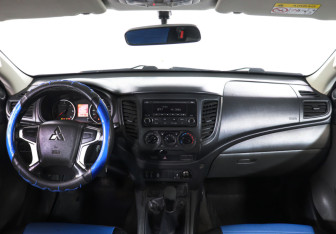 Подержанный автомобиль Mitsubishi L200 2018 года (12 фото)