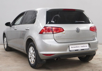 Подержанный автомобиль Volkswagen Golf Hatchback 2012 года (7 фото)