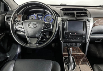 Подержанный автомобиль Toyota Camry Sedan 2017 года (12 фото)