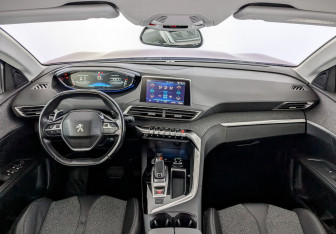 Подержанный автомобиль Peugeot 3008 2018 года (14 фото)