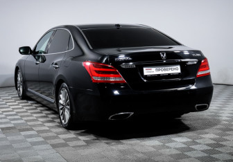 Подержанный автомобиль Hyundai Equus 2013 года (7 фото)