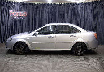 Подержанный автомобиль Daewoo Gentra Sedan 2013 года (8 фото)
