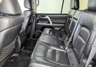 Подержанный автомобиль Toyota Land Cruiser Suv 2014 года (12 фото)
