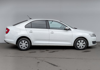 Подержанный автомобиль Skoda Rapid Liftback 2018 года (4 фото)