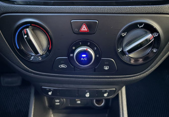 Подержанный автомобиль Hyundai Solaris Sedan 2021 года (16 фото)