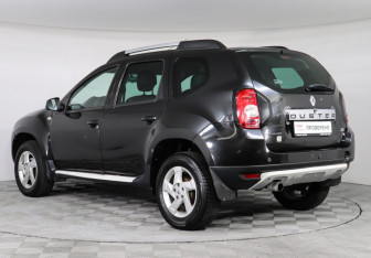 Подержанный автомобиль Renault Duster 2013 года (4 фото)