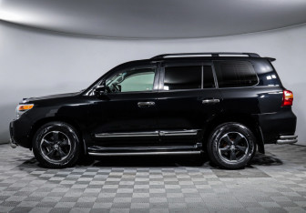 Подержанный автомобиль Toyota Land Cruiser Suv 2014 года (8 фото)