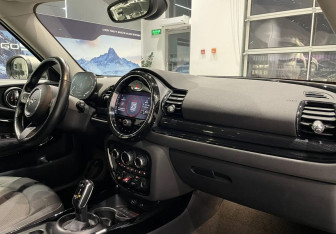 Подержанный автомобиль MINI Clubman Wagon 2021 года (10 фото)