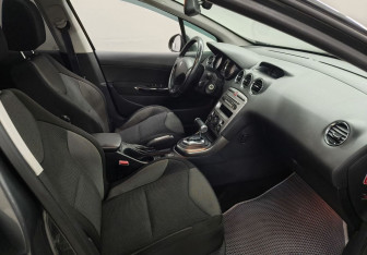 Подержанный автомобиль Peugeot 308 Hatchback 2010 года (10 фото)