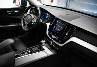 Подержанный автомобиль Volvo XC60 2021 года (24 фото)