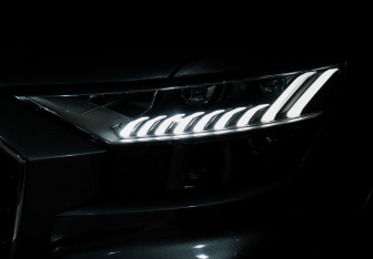 Подержанный автомобиль Audi Q8 2019 года (23 фото)