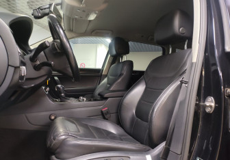 Подержанный автомобиль Volkswagen Touareg 2012 года (9 фото)