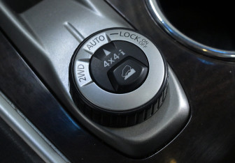 Подержанный автомобиль Nissan Pathfinder 2016 года (13 фото)
