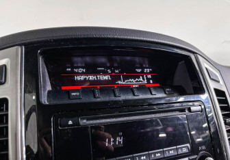 Подержанный автомобиль Mitsubishi Pajero 2015 года (16 фото)