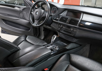Подержанный автомобиль BMW X6 M 2013 года (11 фото)