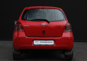 Подержанный автомобиль Toyota Yaris Hatchback 2008 года (6 фото)