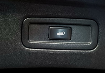 Подержанный автомобиль Infiniti QX70 2013 года (11 фото)