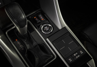 Подержанный автомобиль Mitsubishi Eclipse Cross 2018 года (16 фото)