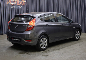 Подержанный автомобиль Hyundai Solaris Hatchback 2012 года (5 фото)