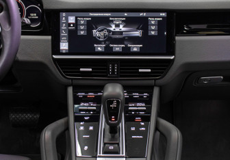 Подержанный автомобиль Porsche Cayenne 2019 года (15 фото)