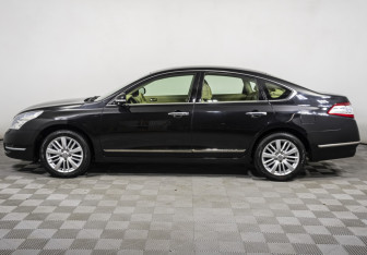 Подержанный автомобиль Nissan Teana 2011 года (8 фото)