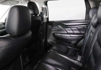 Подержанный автомобиль Mitsubishi Pajero Sport 2018 года (8 фото)