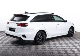 Подержанный автомобиль Kia Ceed Wagon 2022 года (5 фото)
