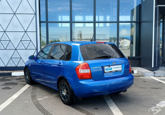 Подержанный автомобиль Kia Cerato Hatchback 2006 года (7 фото)