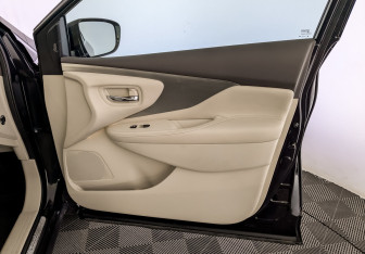 Подержанный автомобиль Nissan Murano Suv 2021 года (20 фото)