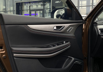 Подержанный автомобиль Changan CS75 2020 года (19 фото)