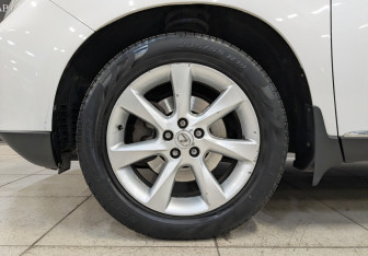 Подержанный автомобиль Lexus RX 2011 года (12 фото)