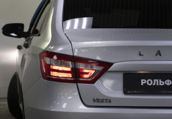 Подержанный автомобиль LADA (ВАЗ) Vesta Sedan 2017 года (18 фото)