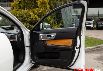 Подержанный автомобиль Jaguar XF Sedan 2014 года (22 фото)