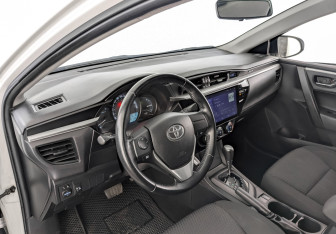 Подержанный автомобиль Toyota Corolla Sedan 2015 года (16 фото)