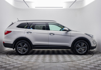 Подержанный автомобиль Hyundai Santa Fe 2014 года (6 фото)