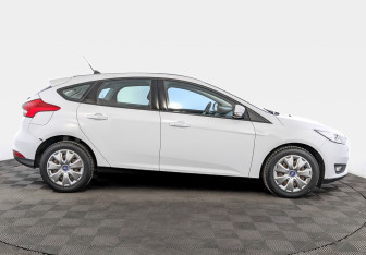 Подержанный автомобиль Ford Focus Hatchback 2018 года (4 фото)
