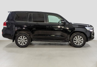 Подержанный автомобиль Toyota Land Cruiser Suv 2015 года (4 фото)