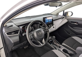 Подержанный автомобиль Toyota Corolla Sedan 2022 года (14 фото)