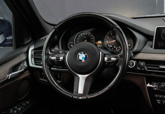 Подержанный автомобиль BMW X5 2015 года (12 фото)