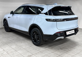 Подержанный автомобиль Voyah Free 2023 года (7 фото)