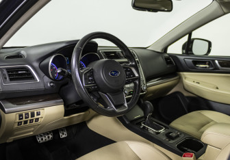 Подержанный автомобиль Subaru Legacy Sedan 2018 года (9 фото)