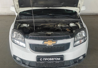 Подержанный автомобиль Chevrolet Orlando 2012 года (18 фото)