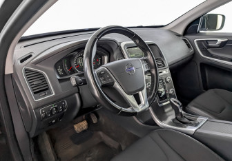 Подержанный автомобиль Volvo XC60 2015 года (16 фото)