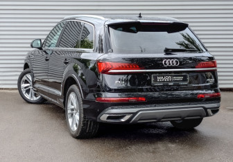 Подержанный автомобиль Audi Q7 2020 года (7 фото)