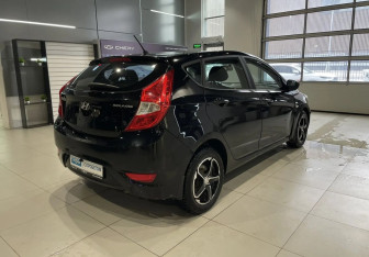Подержанный автомобиль Hyundai Solaris Hatchback 2012 года (4 фото)