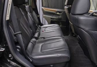 Подержанный автомобиль Lexus LX 2016 года (12 фото)