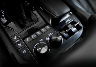 Подержанный автомобиль Lexus LX 2020 года (29 фото)